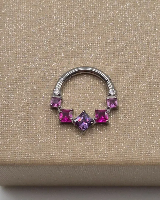 Argola com pedras rosa